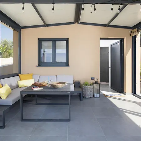 House Olive - Ground Floor House For 2 People With Private Near Medulin Villa *