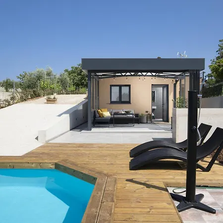 House Olive - Ground Floor House For 2 People With Private Near Medulin *