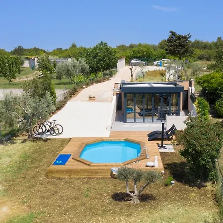 House Olive - Ground Floor House For 2 People With Private Near Medulin