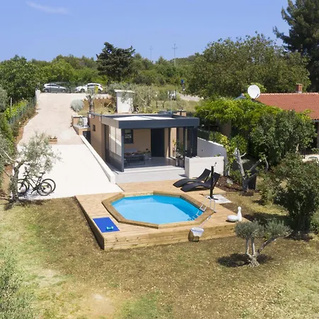 House Olive - Ground Floor House For 2 People With Private Near Medulin